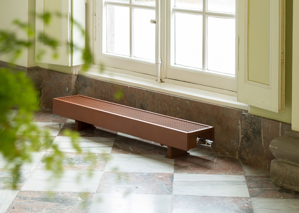 radiador de baja temperatura de suelo bajo de una ventana