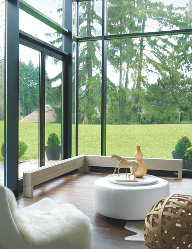 radiador de baja temperatura de diseño instalado en un ventanal